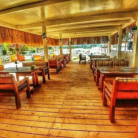 Kamp alanı Golden Club & Caravan Holidays 3*