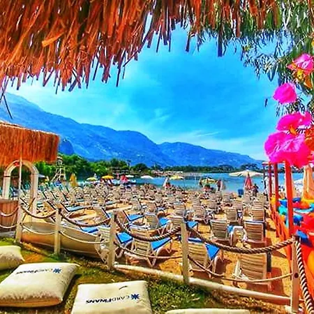 Golden Club & Caravan Holidays Campsite 3*