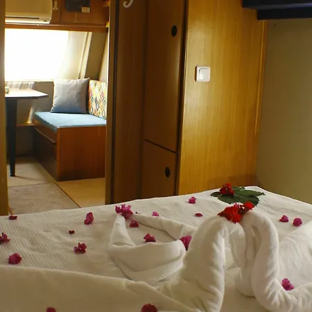Golden Club & Caravan Holidays 3*